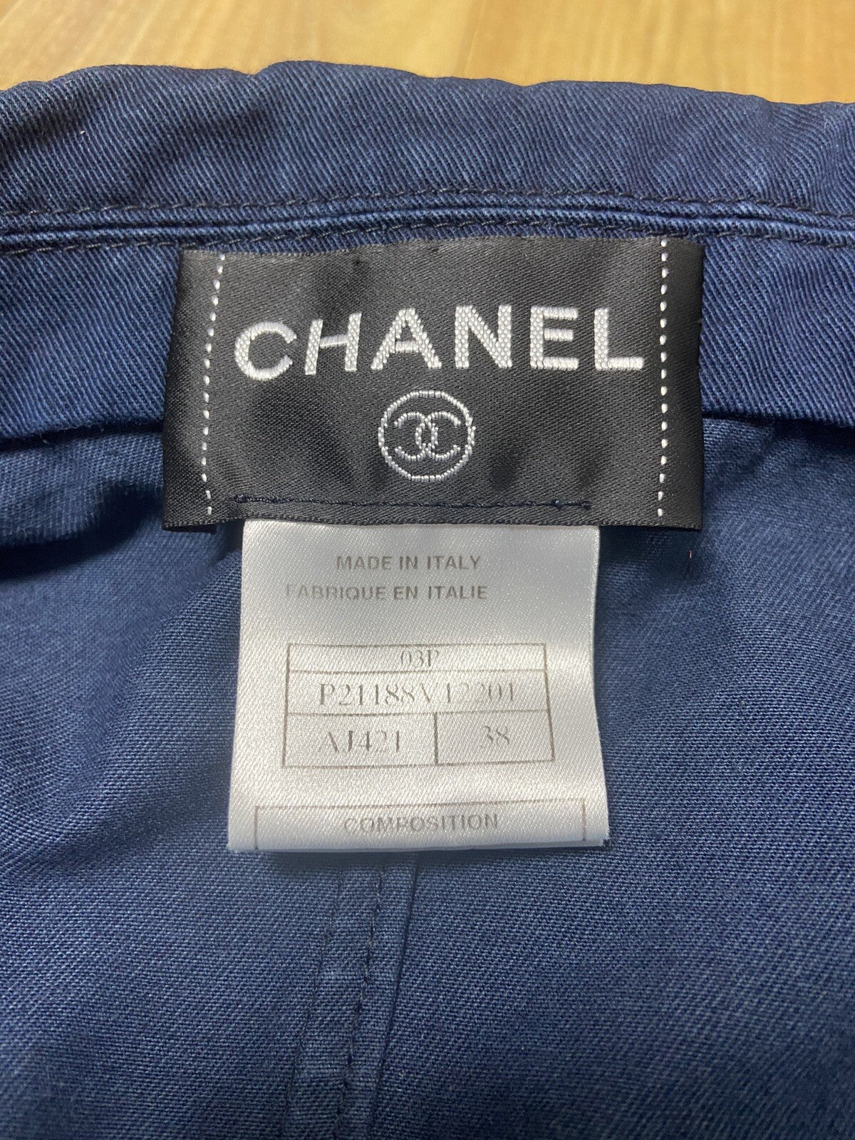 38 Chanel three buttons denim jacket