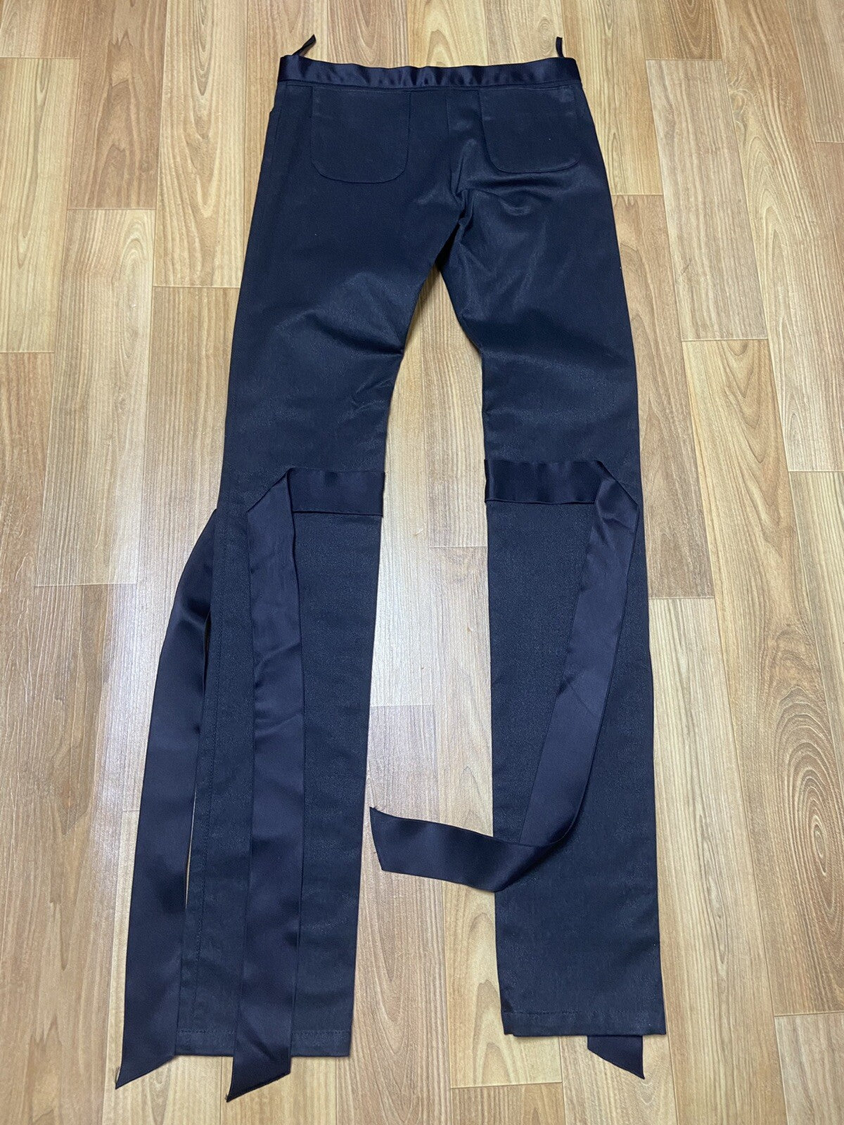 38 Chanel cc logo button Knee tie silk denim pants