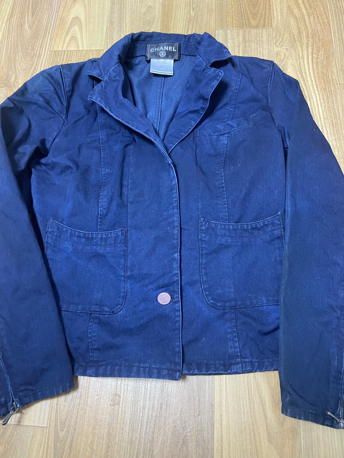 38 Chanel three buttons denim jacket