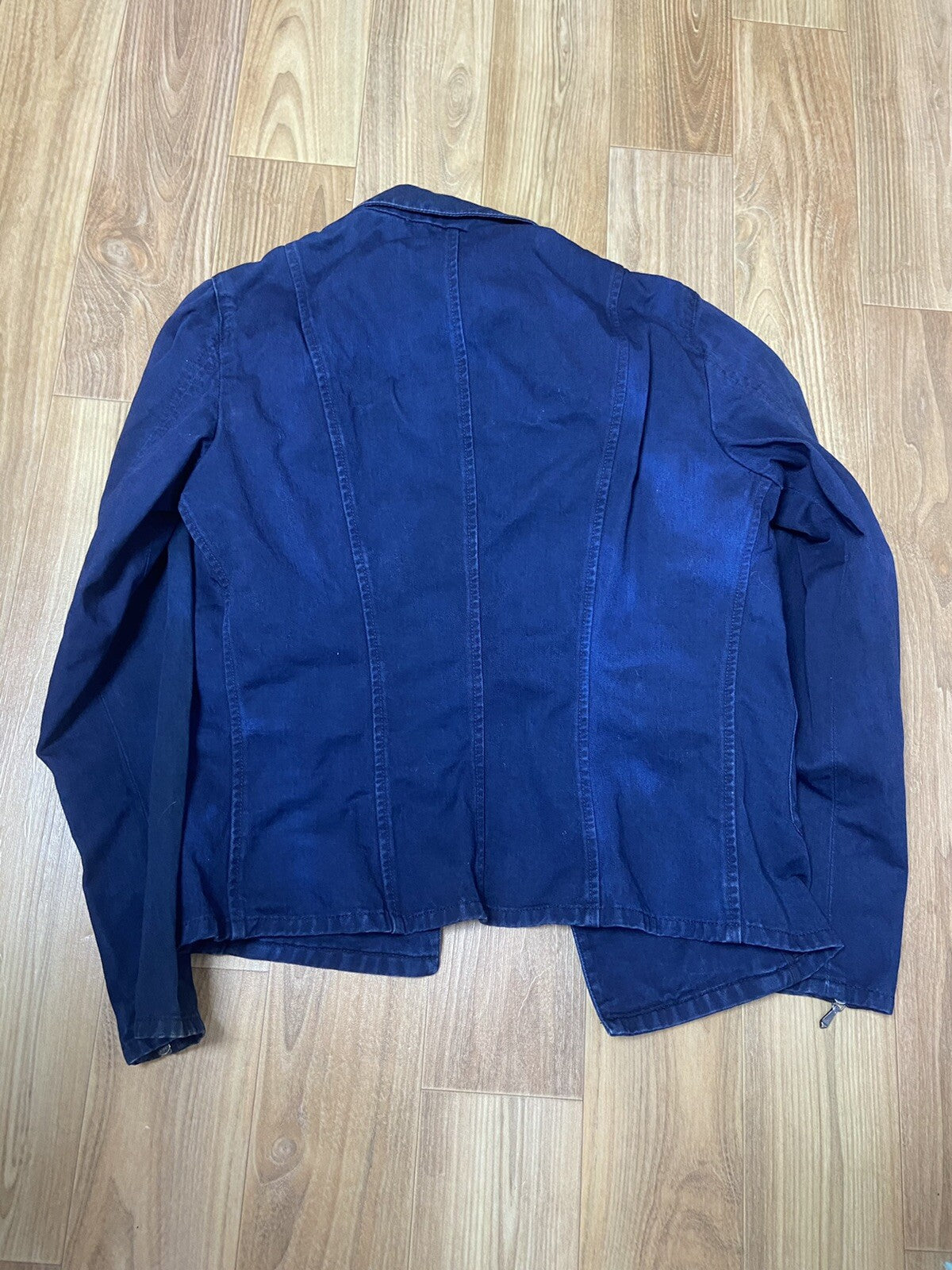 38 Chanel three buttons denim jacket