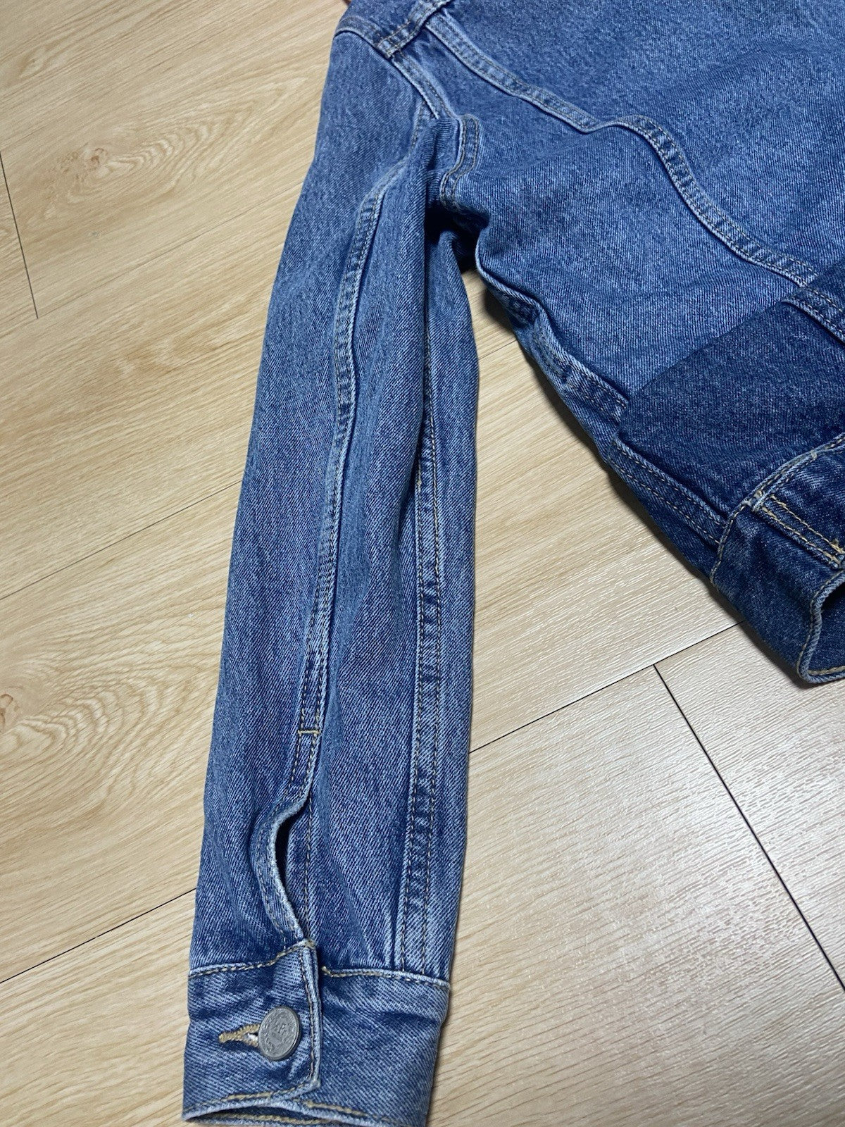 S VETEMENTS cropped reworked pink hoodded denim jacket