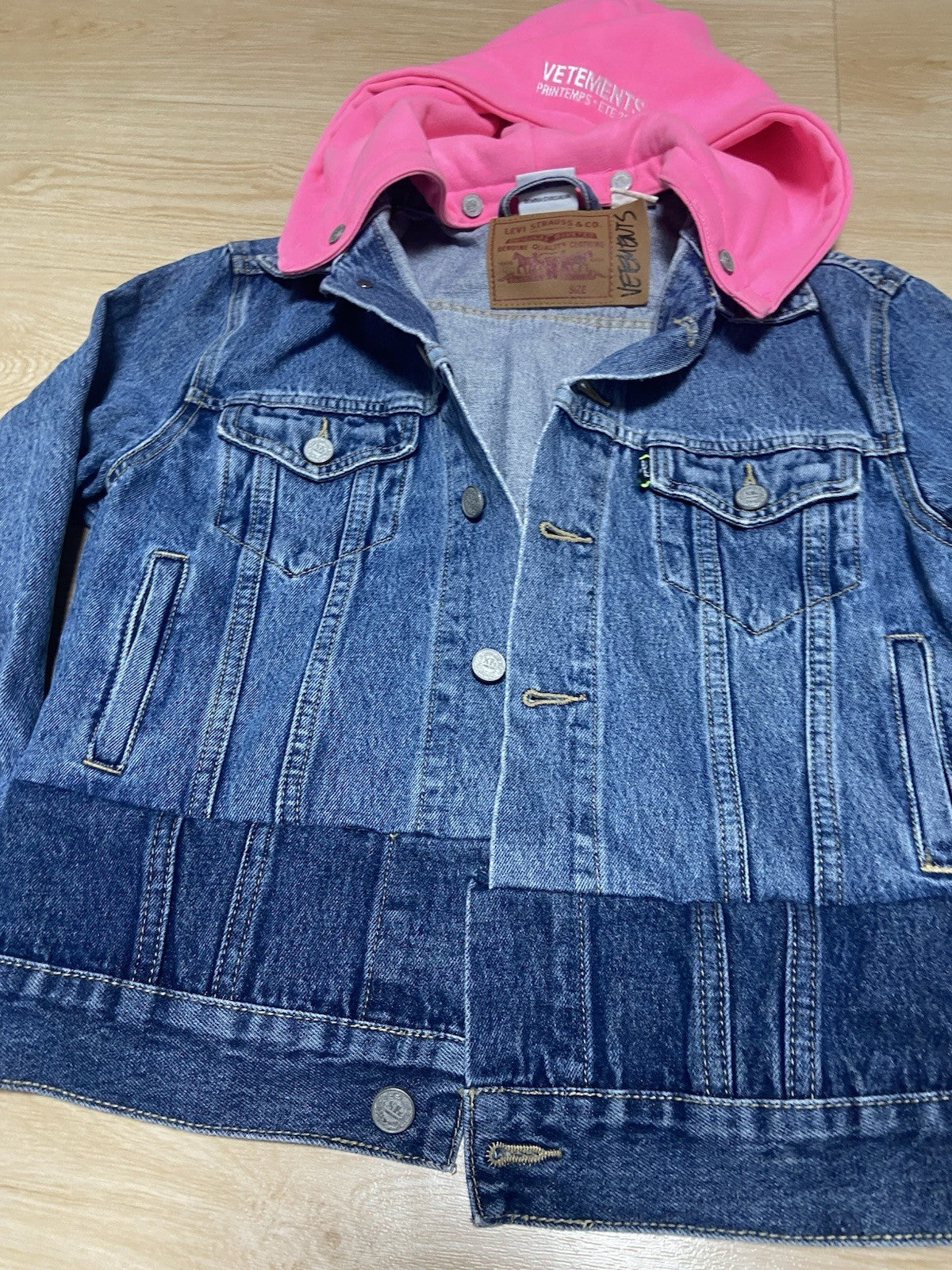 S VETEMENTS cropped reworked pink hoodded denim jacket