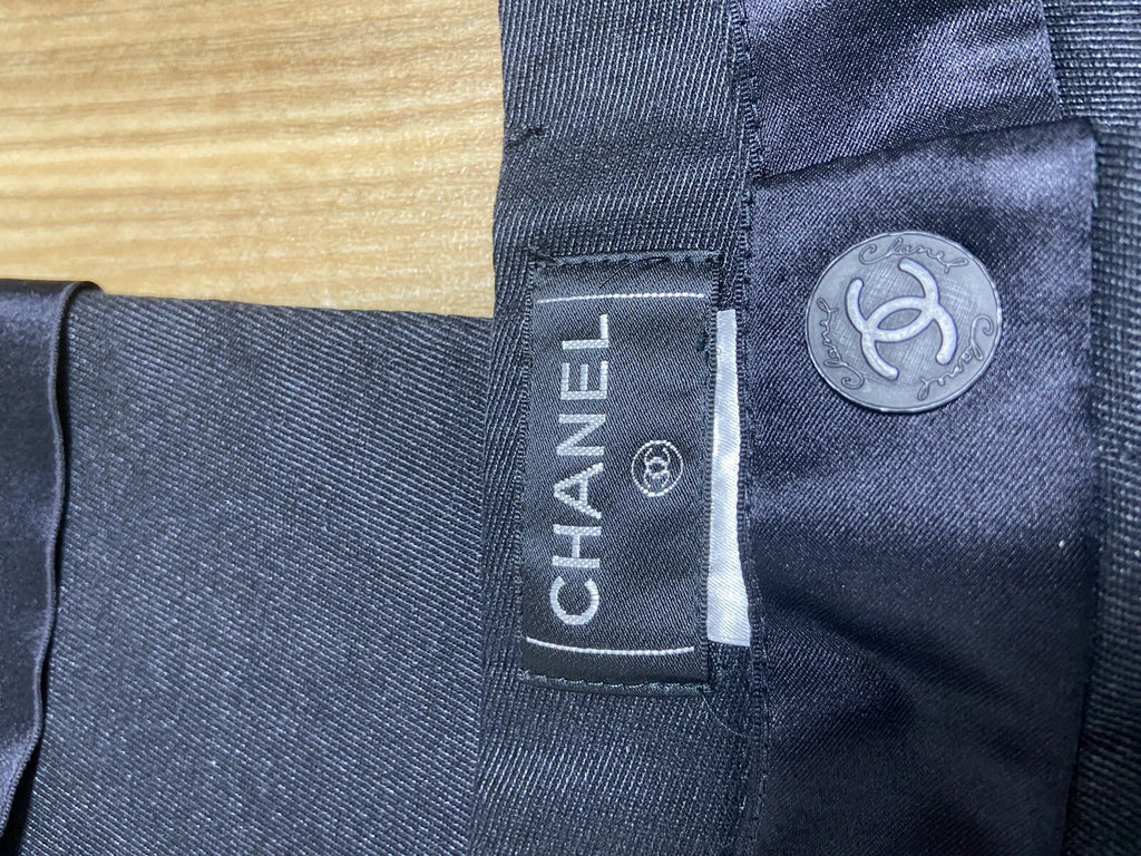 38 Chanel cc logo button Knee tie silk denim pants