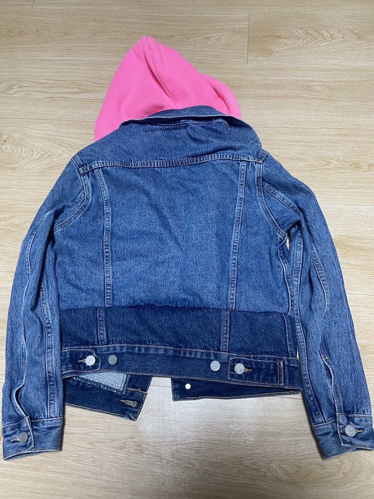S VETEMENTS cropped reworked pink hoodded denim jacket