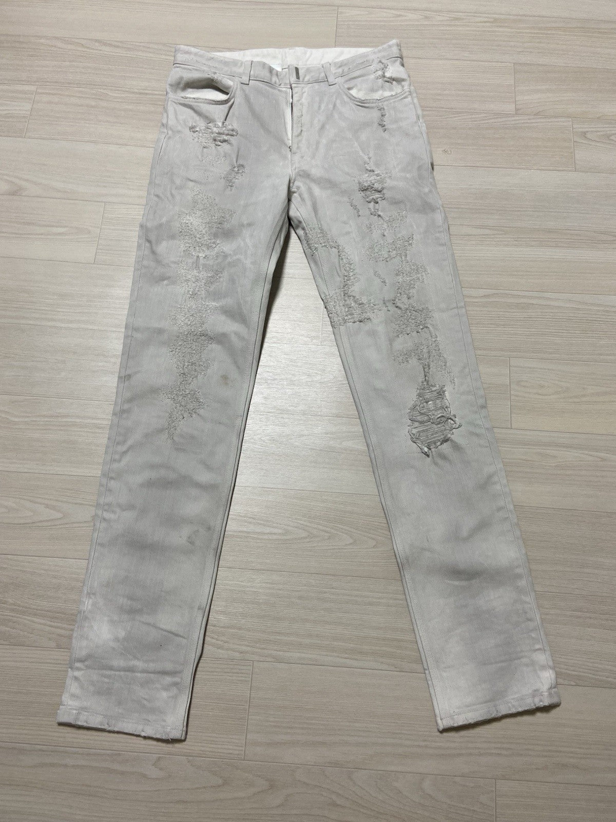 31 Givenchy ss23 distressed vintage effect denim pants