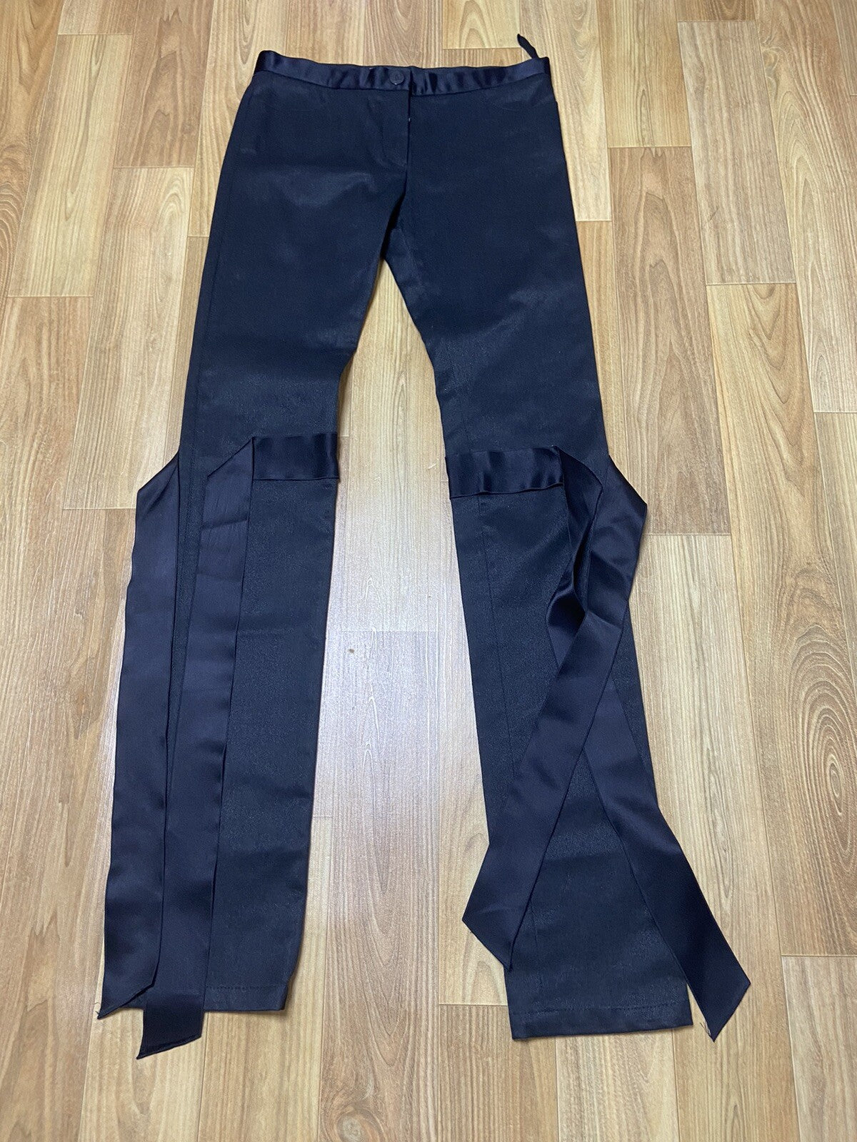 38 Chanel cc logo button Knee tie silk denim pants
