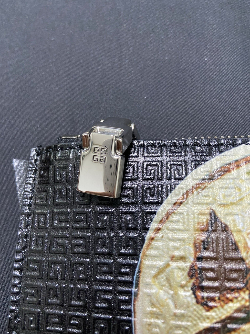 Os Givenchy ss22 4G pumpkin clutch bags