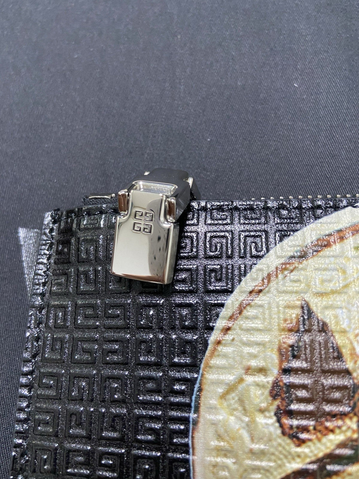 Os Givenchy ss22 4G pumpkin clutch bags