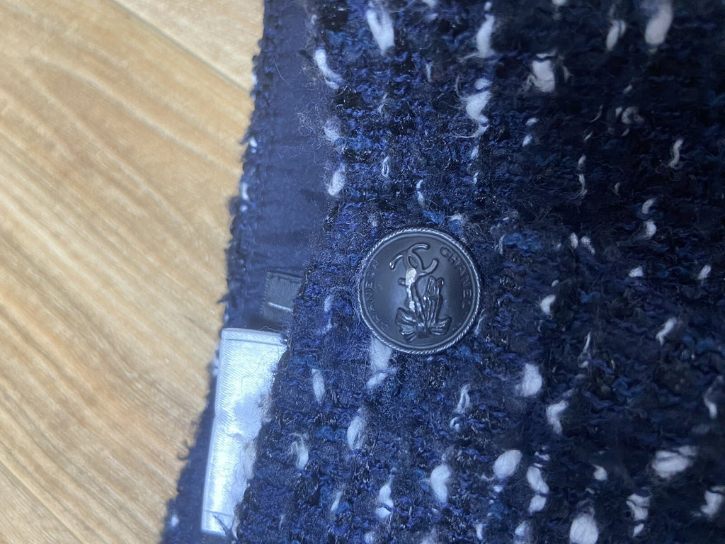 38 Chanel aw04 black navy white tweed pants