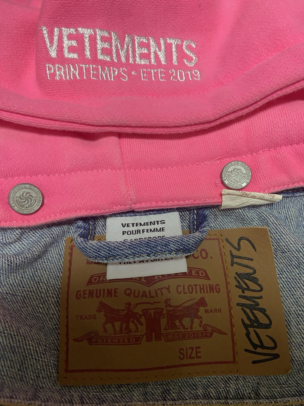 S VETEMENTS cropped reworked pink hoodded denim jacket