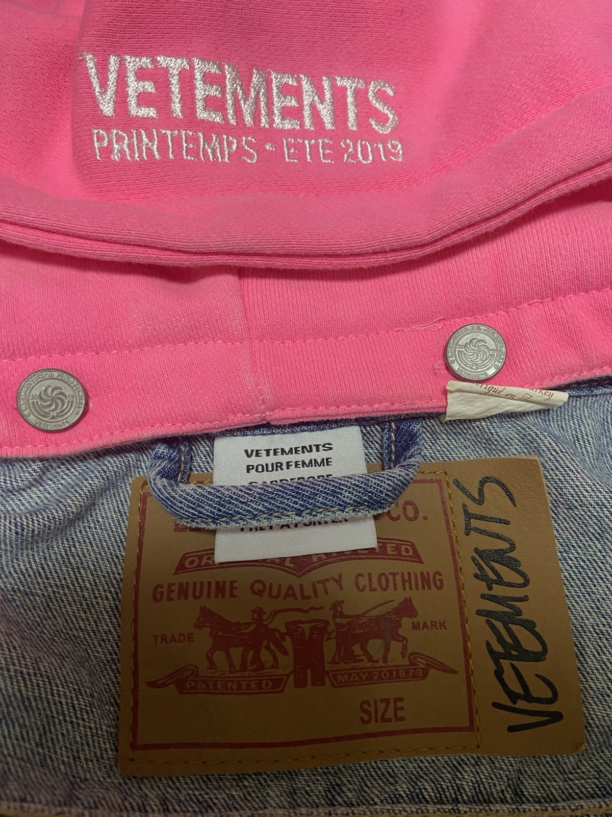 S VETEMENTS cropped reworked pink hoodded denim jacket