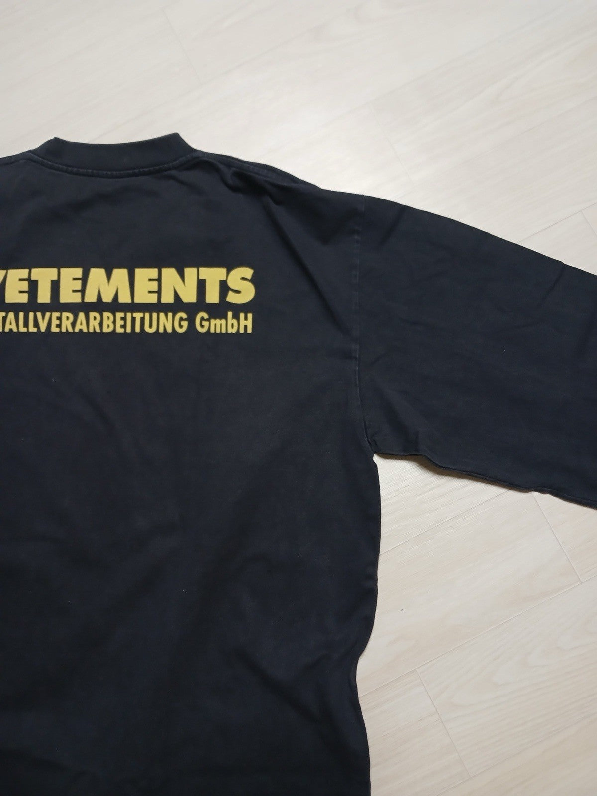 Xs vetements gmbh metal logo oversized long sleeve shirt