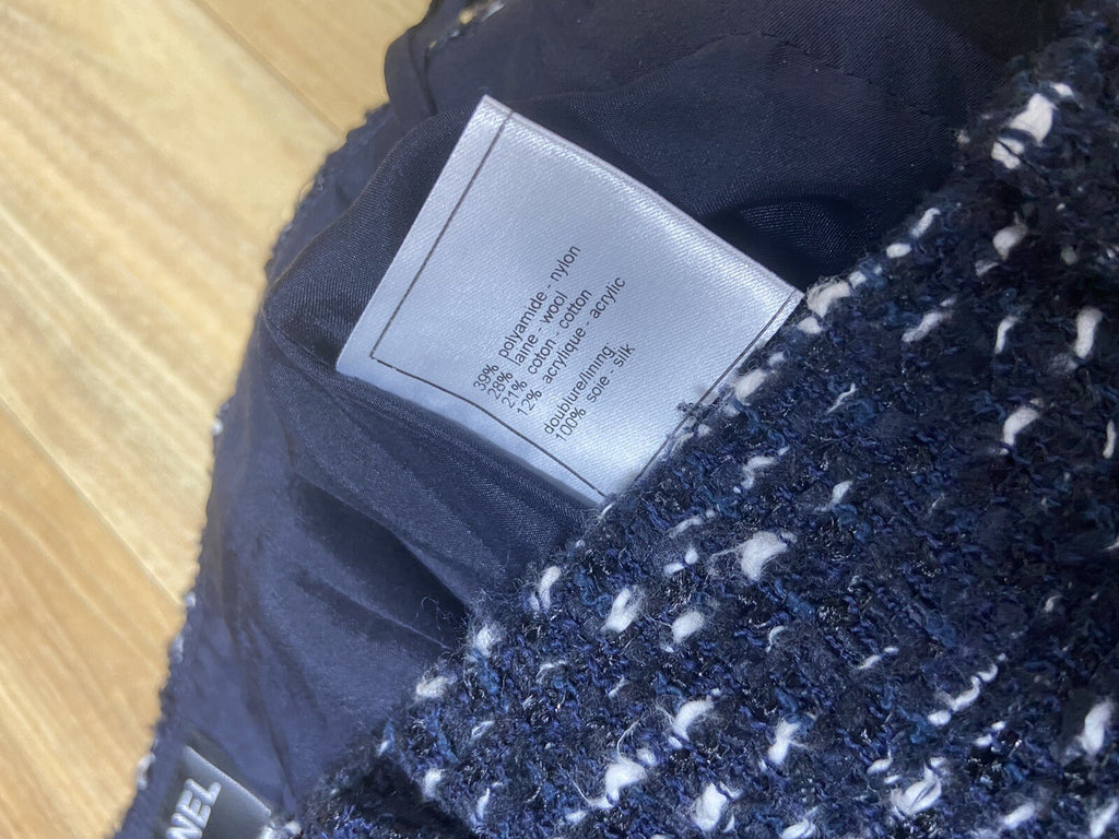 38 Chanel aw04 black navy white tweed pants