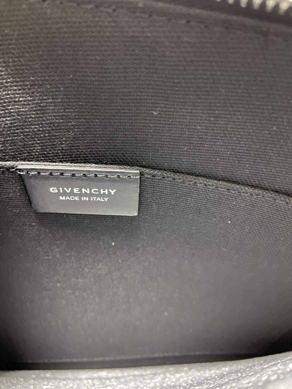 Os Givenchy ss22 4G pumpkin clutch bags