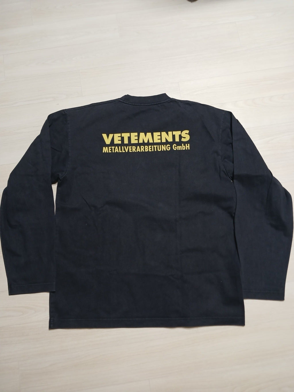 Xs vetements gmbh metal logo oversized long sleeve shirt