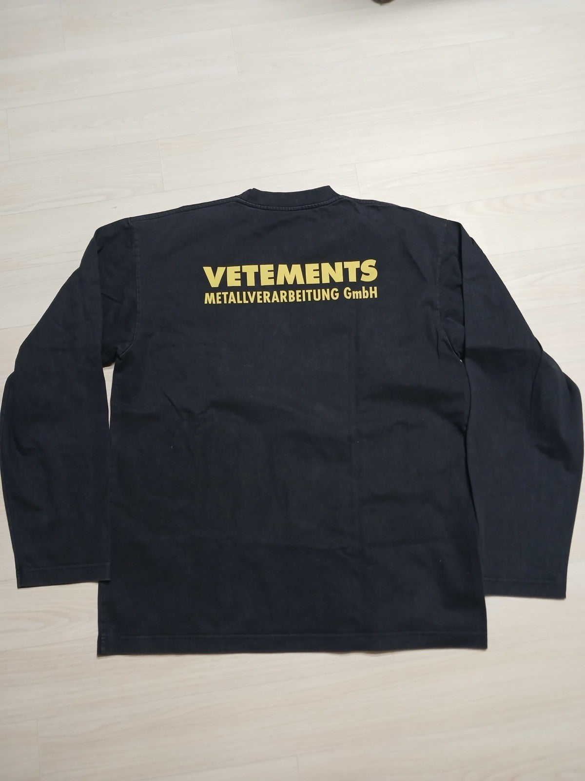 Xs vetements gmbh metal logo oversized long sleeve shirt