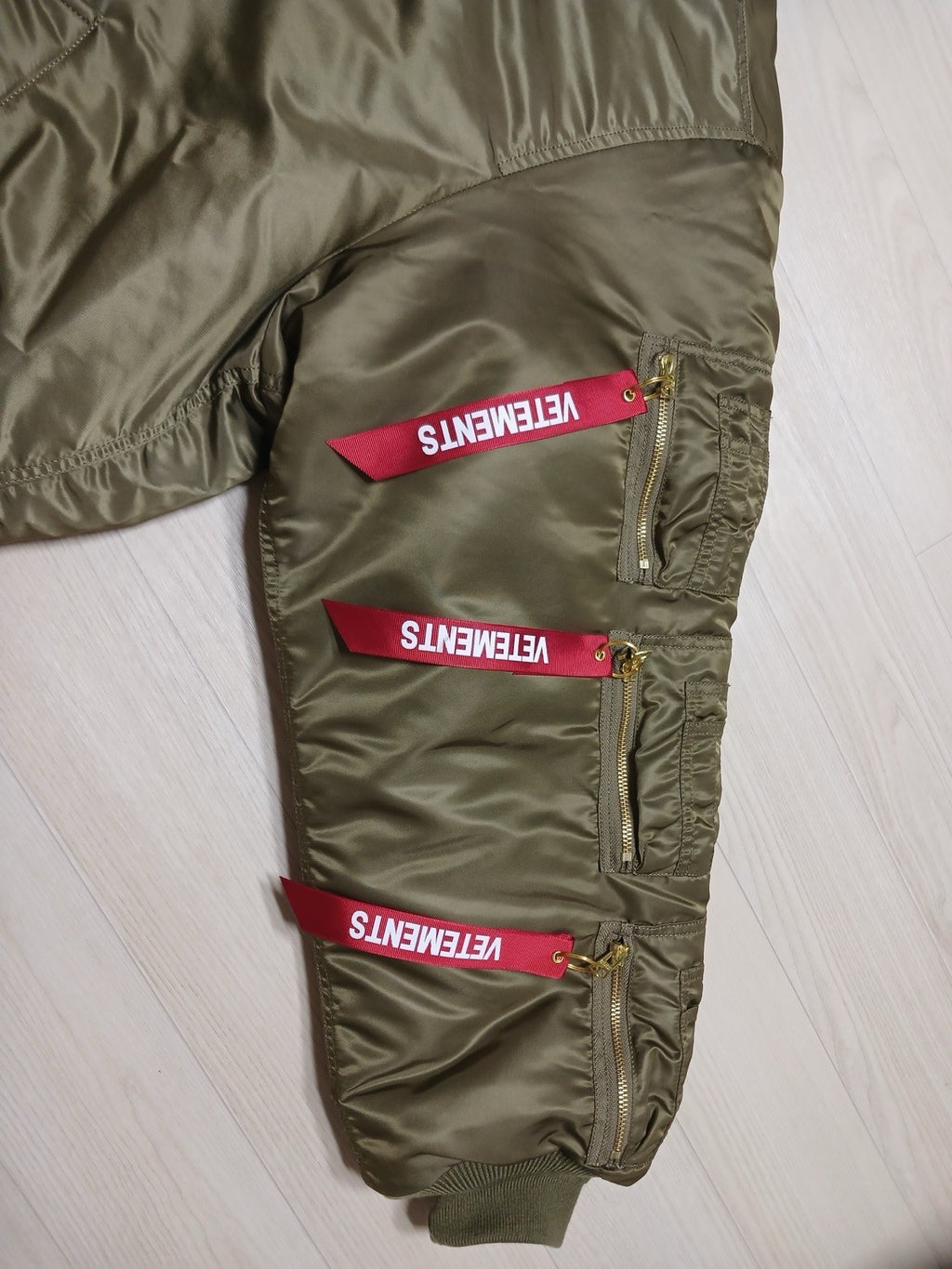 m Vetements Multi pocket cargo oversized Reversible bomber jacket